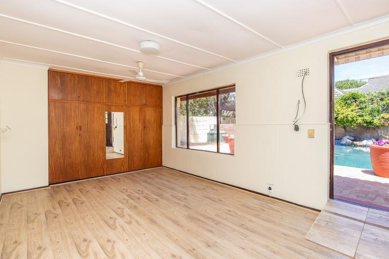 5 Bedroom Property for Sale in Bergvliet Western Cape